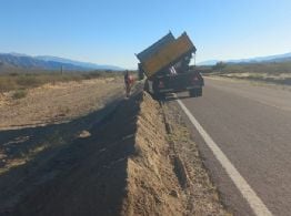 Vialidad Nacional avanza con tareas de mejora en banquinas sobre Ruta 40