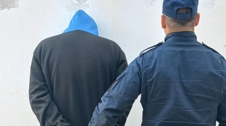 Entró a una casa, huyó y terminó detenido