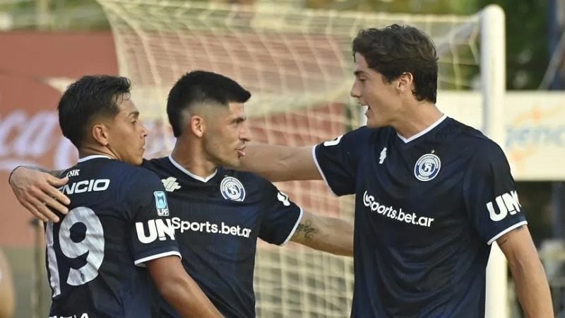 Independiente Rivadavia frente a Bolívar