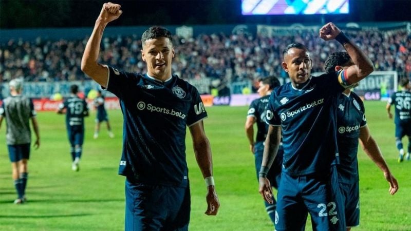 Independiente Rivadavia frente a Bolívar