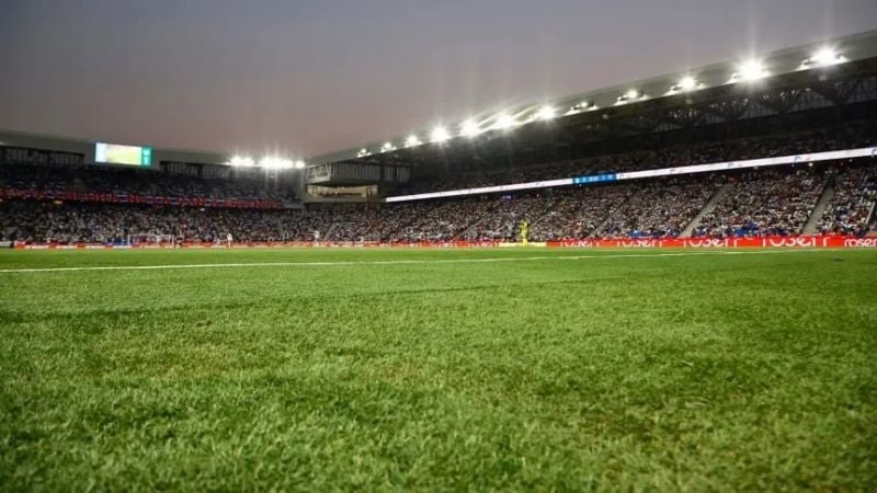 Boca y un obstáculo extra, el césped sintético del Claro Arena