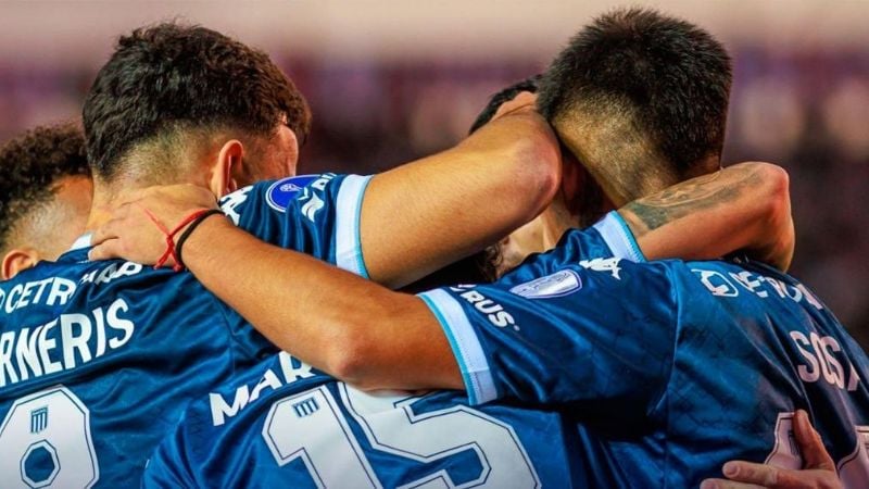 Gran triunfo de Racing ante Independiente Petrolero