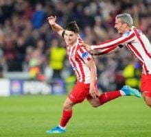 Golazo de Julián y triunfo de Atlético en Barcelona