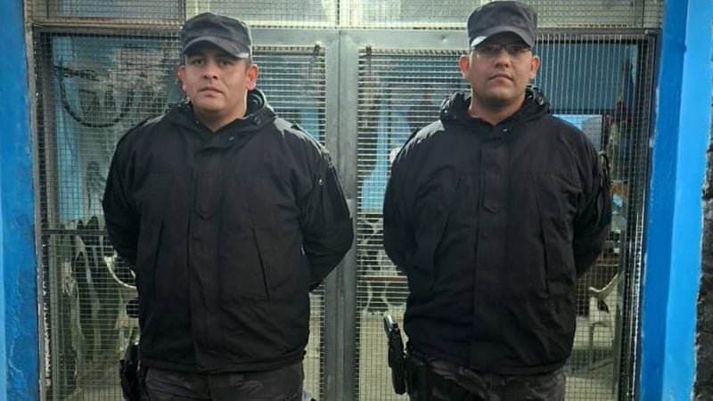 Policías le salvaron la vida a un bebé en el Sur de la Capital