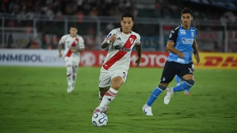 River aguantó el empate con uno menos en Bolvia