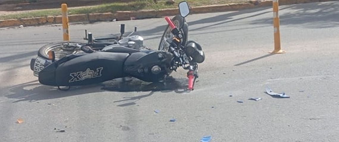 Un hombre sufrió heridas tras un choque entre dos motos