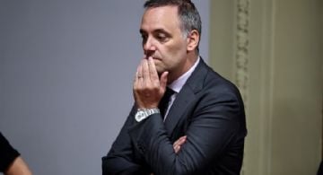 Piden la detención de Manuel Adorni por "apretar a un testigo"