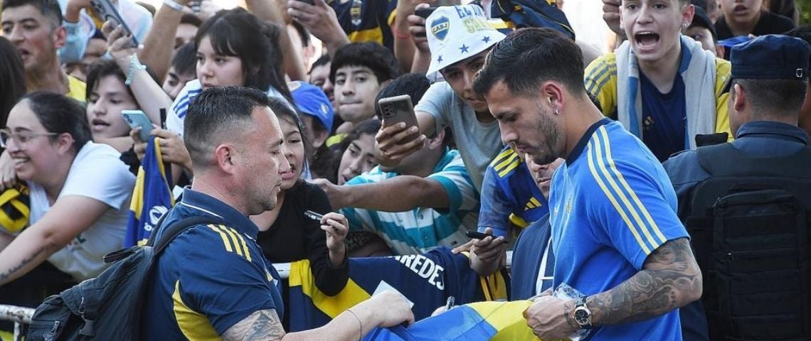 Boca, recibido por una multitud en Santiago