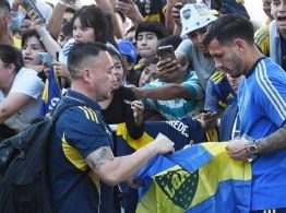 Boca, recibido por una multitud en Santiago