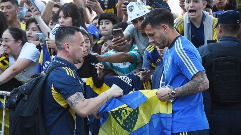 Boca, recibido por una multitud en Santiago