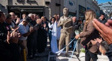 Emotivo homenaje: el canillita Ramón “Cacho” Iturre volvió a su histórica esquina
