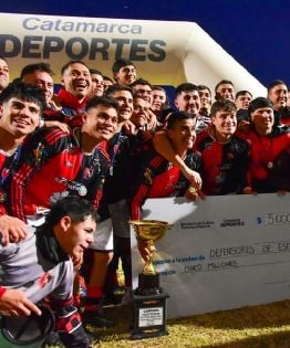 Defensores de Esquiú, campeón Provincial