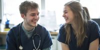 El Día Nacional de la Enfermería en Argentina reconoce el compromiso y la profesionalidad de enfermeras y enfermeros en el sistema de salud.
