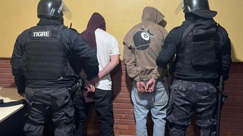 Intentaron escapar de la Policía y terminaron detenidos con droga y un auto secuestrado