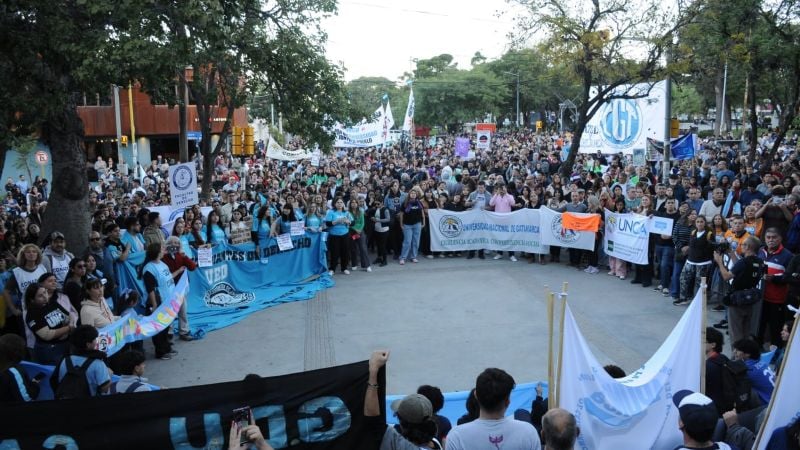 En Catamarca, la Cuarta Marcha Federal Universitaria tuvo un masivo acompañamiento