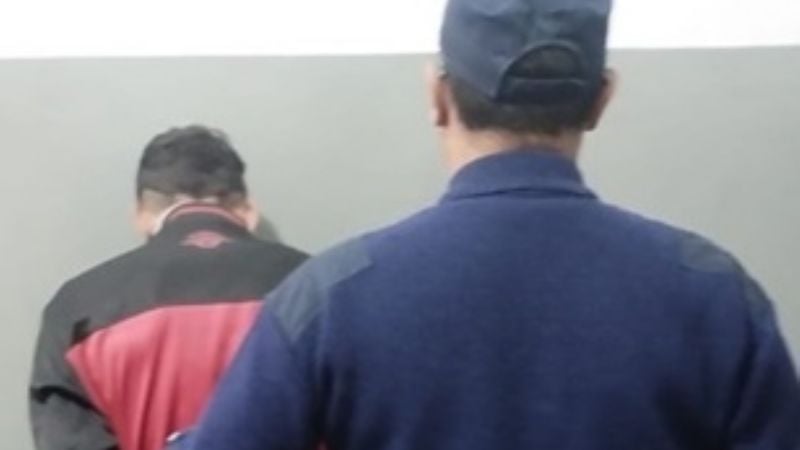 Ladrón fue sorprendido cuando salía de una casa