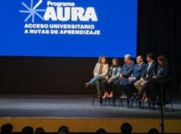 Jóvenes de Santa María becados por el programa AURA.