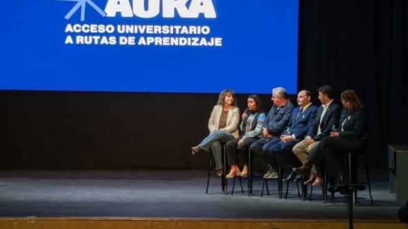 Jóvenes de Santa María becados por el programa AURA.