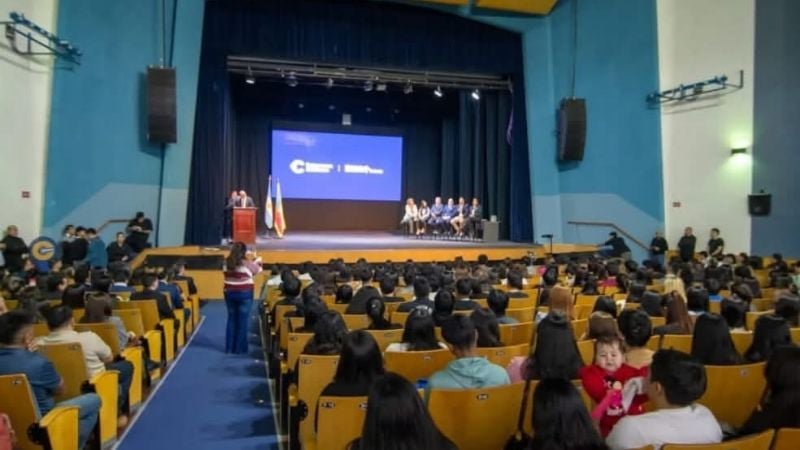 Jóvenes de Santa María becados por el programa AURA.