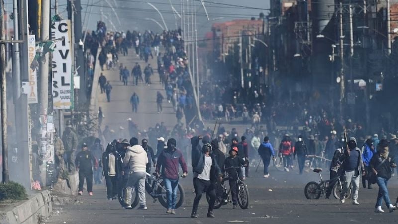 Crisis en Bolivia; La Paz sigue bloqueada