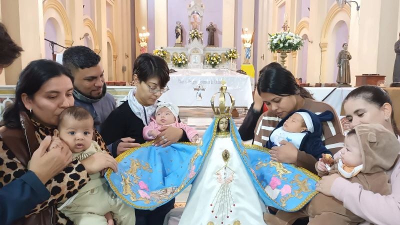 Emotiva jornada de fe y esperanza junto a futuras mamás en el templo franciscano