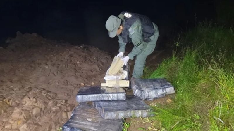 Abandonaron más de 131 kilos de droga en la costa del río Paraná