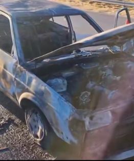 Pérdidas totales: iba a trabajar y su auto ardió en llamas