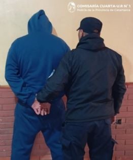 Denunció que su pareja la quiso agredir dentro del auto