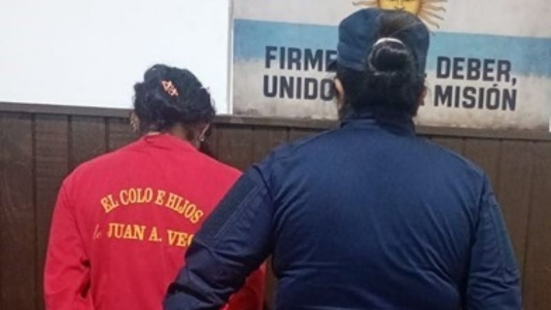 Amenazaron a un joven con una faca para robarle el celular