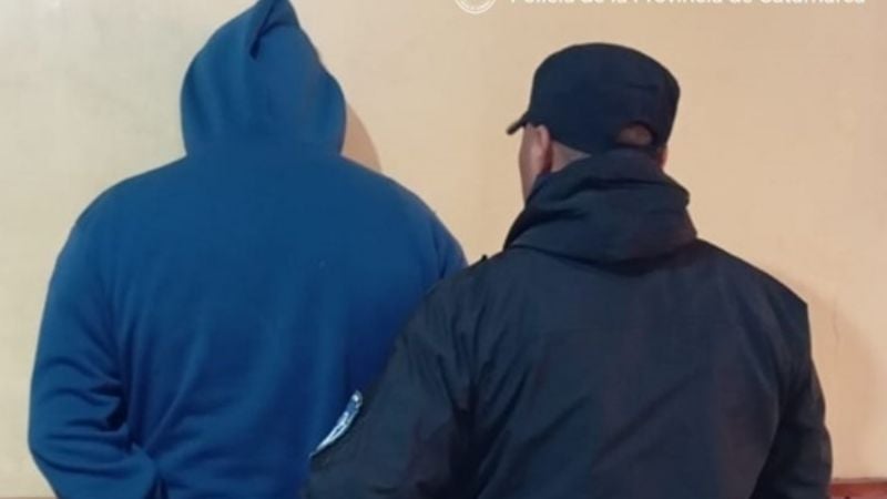 Denunció que su pareja la quiso agredir dentro del auto