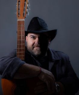 El Patio del Poncho suma la voz de Juan Fuentes
