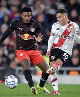 Agónico empate dejó a River líder e invicto