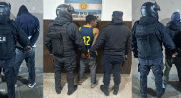 Megaoperativo policial: 15 arrestados, adolescentes demorados y una moto secuestrada