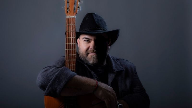 El Patio del Poncho suma la voz de Juan Fuentes