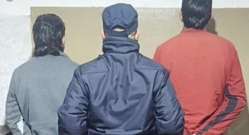 Quisieron forzar el portón de una casa para robar