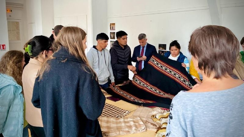 Artesanos de la Ruta del Telar se capacitan en Francia en diseño y oficios textiles