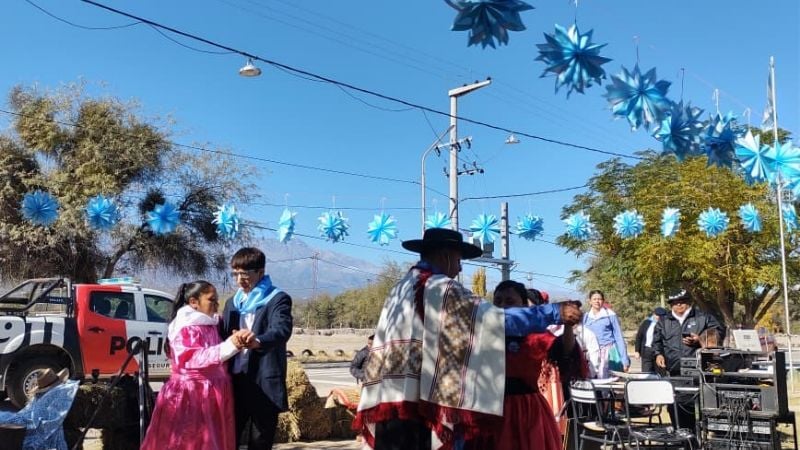 Emotiva jornada en Saujil: policías y alumnos bailaron juntos en un histórico Patio Criollo