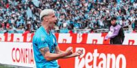 LEONARDO MORALES festejando su gol, para el 1 a 1 de Belgrano, en el primer tiempo. 