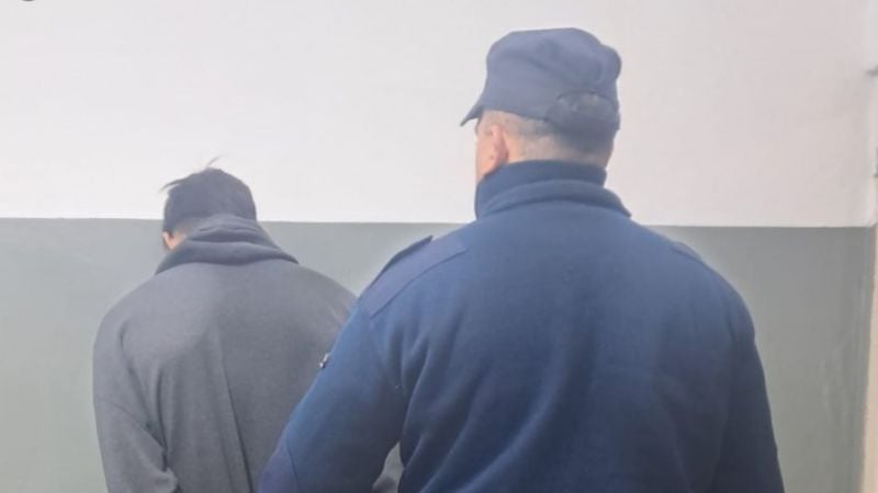 Lo señalaron por entrar a una casa a robar y terminó detenido en plena calle