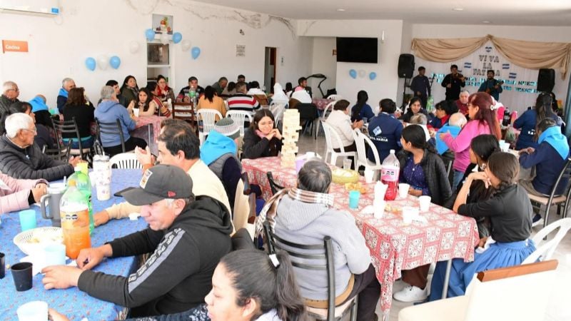 Celebración patria llena de emoción en el Hogar del Adulto Mayor de Santa María