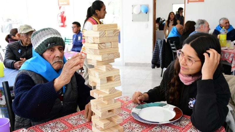 Celebración patria llena de emoción en el Hogar del Adulto Mayor de Santa María