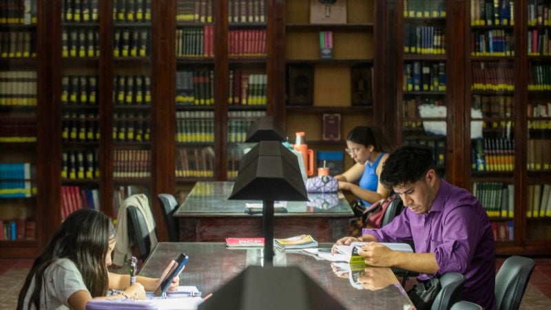 La Biblioteca Julio Herrera celebra su 131º aniversario con expo de libros, música y poesía