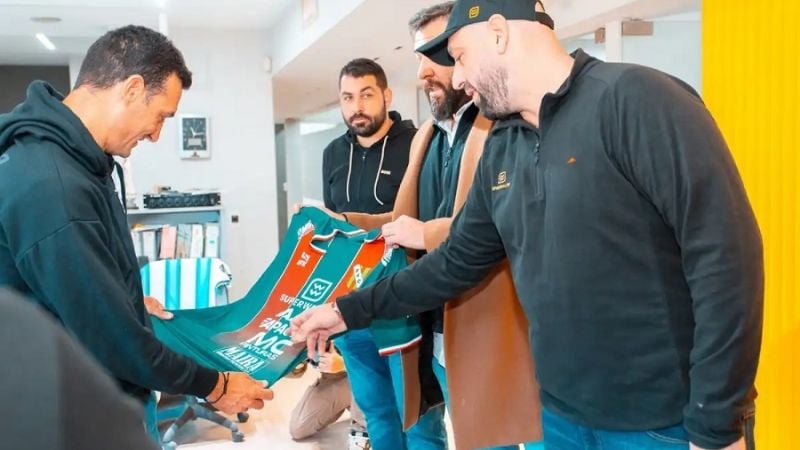 Gesto de Scaloni con Sportivo Las Parejas