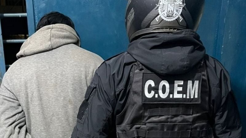 Entró a una obra en construcción y robó dos baldes