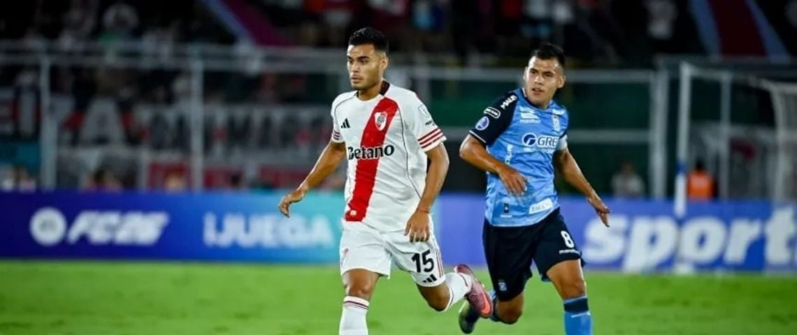 River por el pase a 8vos., ante Blooming