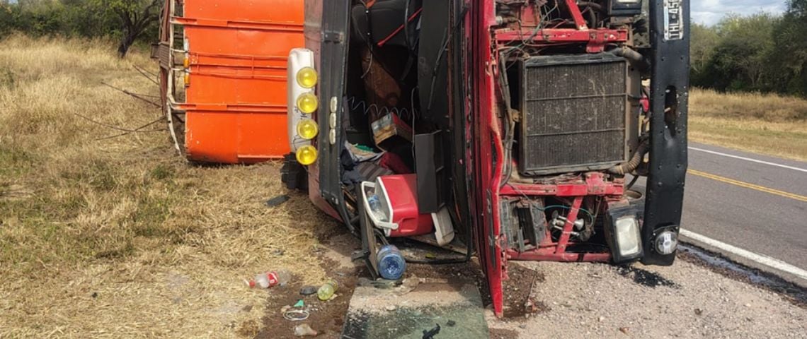 Volcó un camión en la Ruta Nacional 64