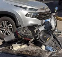 Brutal choque entre una camioneta y una moto dejó a un joven hospitalizado