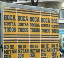 “Boca contra todos” en los carteles antes de la “final”