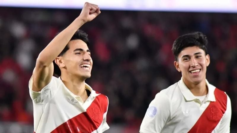 River terminó jugando con “11” pibes del club