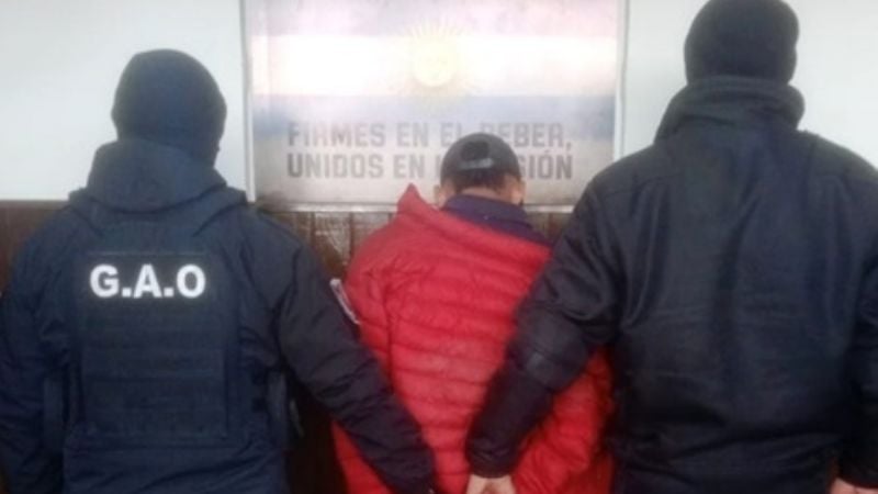 Policías observaron cuando un sujeto golpeaba a una mujer